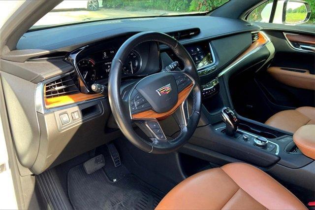 used 2022 Cadillac XT5 car, priced at $27,458