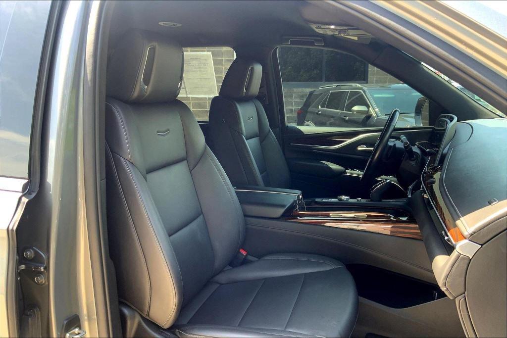 used 2022 Cadillac Escalade ESV car, priced at $59,786