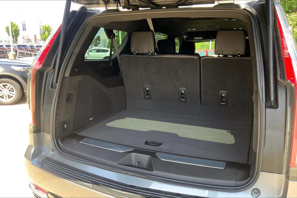 used 2022 Cadillac Escalade ESV car, priced at $59,786