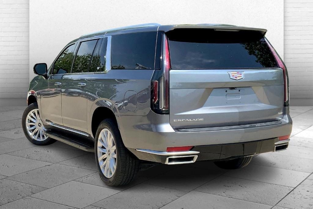 used 2022 Cadillac Escalade ESV car, priced at $59,786