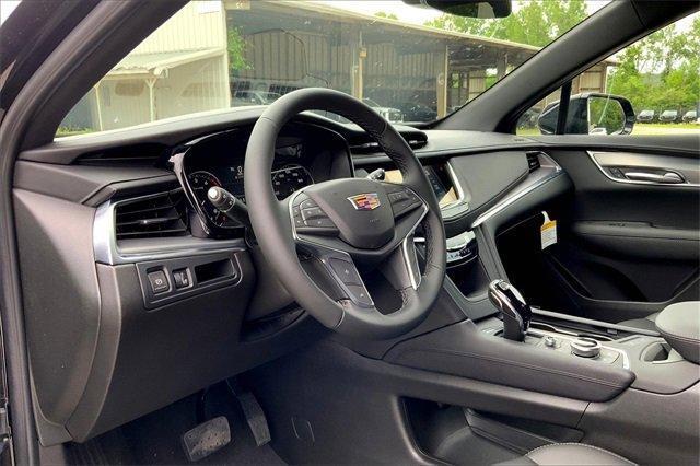 new 2025 Cadillac XT5 car, priced at $45,415