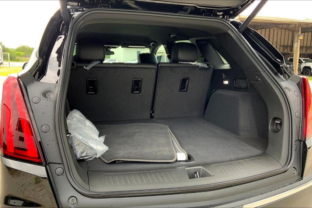 new 2025 Cadillac XT5 car, priced at $45,415
