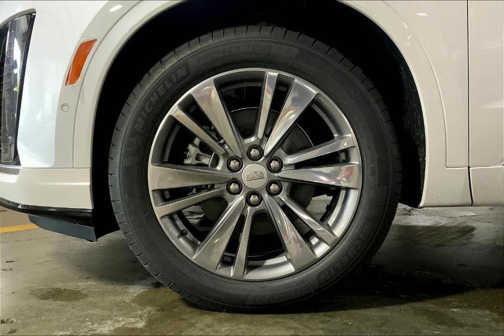 new 2025 Cadillac XT6 car, priced at $56,114