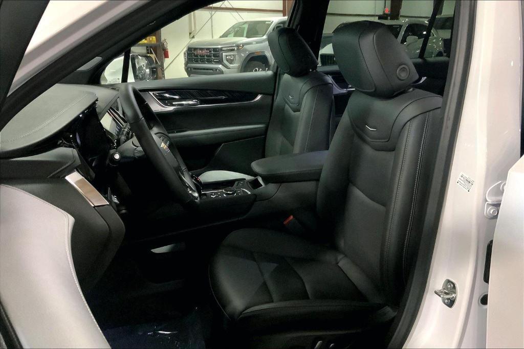 new 2025 Cadillac XT6 car, priced at $56,114