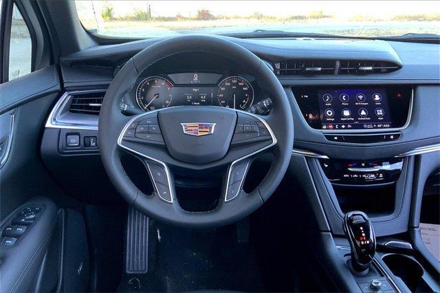 new 2025 Cadillac XT5 car, priced at $40,690