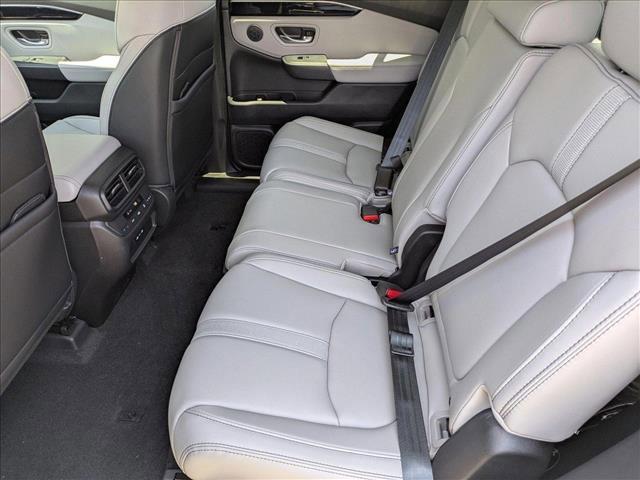 new 2025 Honda Pilot car, priced at $45,621