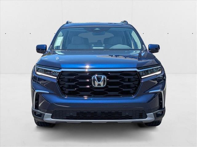 new 2025 Honda Pilot car, priced at $45,621