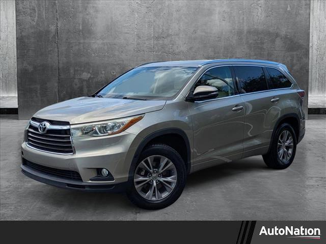 used 2015 Toyota Highlander car, priced at $20,949