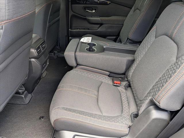 new 2025 Honda Pilot car, priced at $40,475