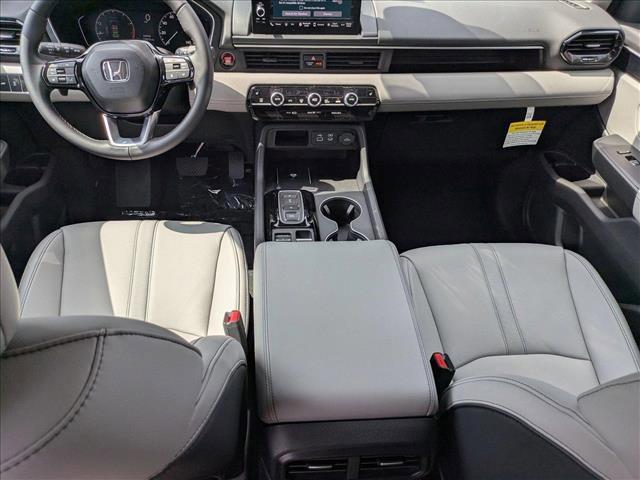 new 2025 Honda Pilot car, priced at $43,657