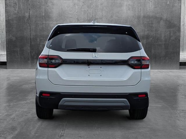 new 2025 Honda Pilot car, priced at $43,657