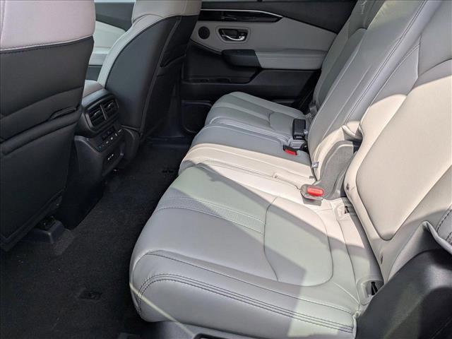 new 2025 Honda Pilot car, priced at $43,657