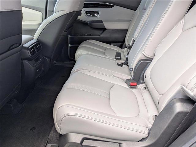 new 2025 Honda Pilot car, priced at $45,621