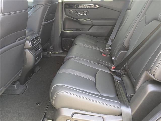 new 2025 Honda Pilot car, priced at $42,559