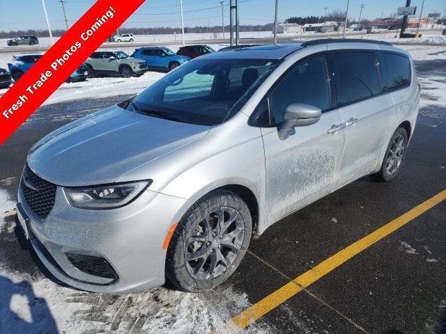 used 2022 Chrysler Pacifica car, priced at $27,995