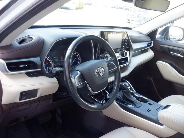 used 2021 Toyota Highlander Hybrid car, priced at $38,954