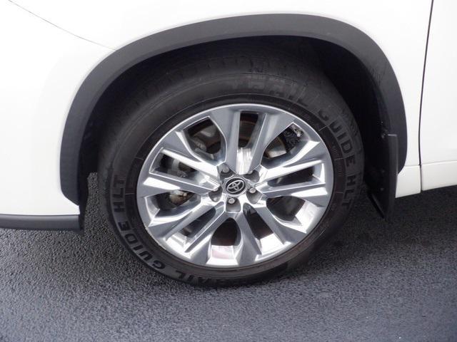 used 2021 Toyota Highlander car, priced at $36,899