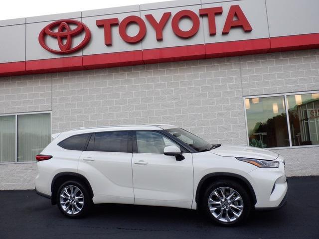 used 2021 Toyota Highlander car, priced at $36,899