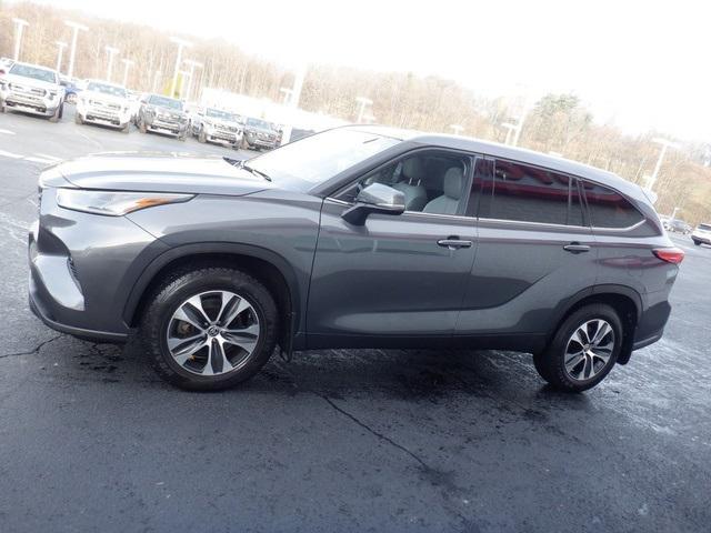 used 2021 Toyota Highlander car, priced at $32,358