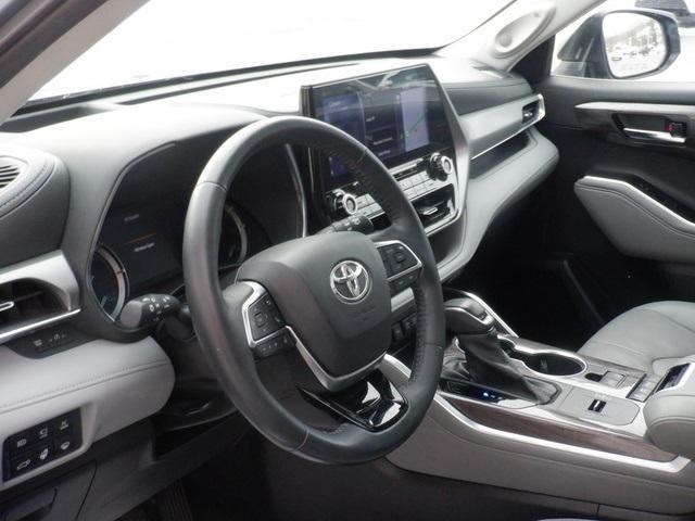 used 2021 Toyota Highlander Hybrid car, priced at $40,275