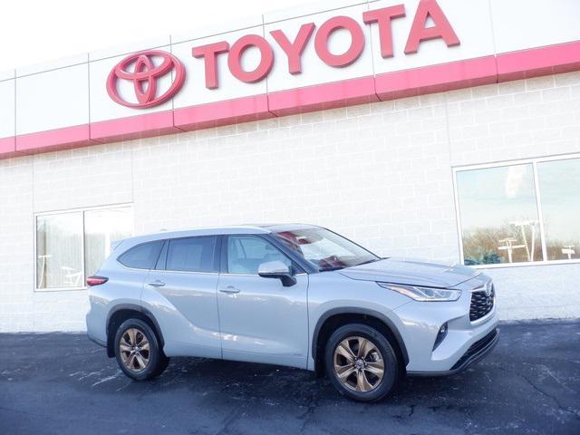 used 2022 Toyota Highlander Hybrid car, priced at $37,863