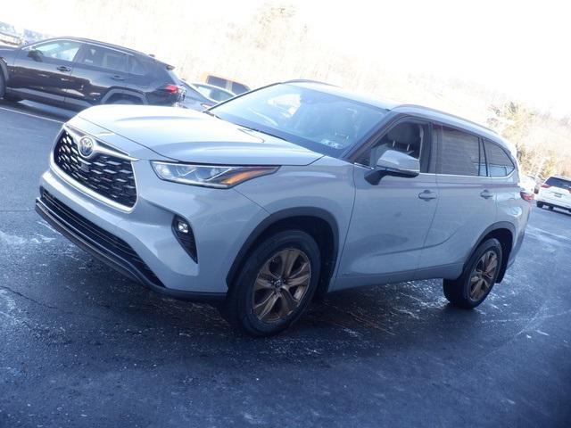 used 2022 Toyota Highlander Hybrid car, priced at $37,863