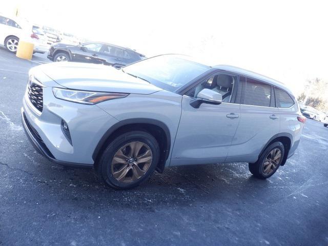 used 2022 Toyota Highlander Hybrid car, priced at $37,863