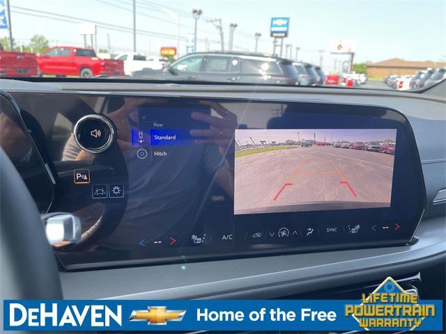 new 2025 Chevrolet Traverse car