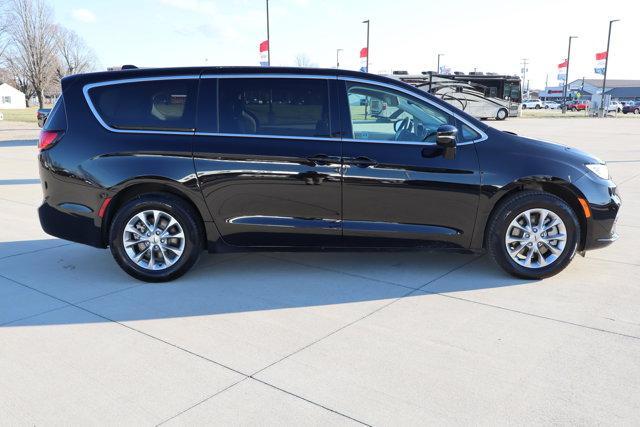 used 2024 Chrysler Pacifica car, priced at $40,924