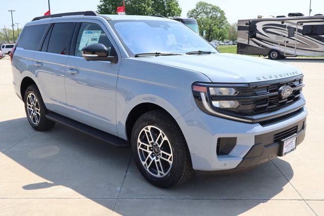 new 2025 Ford Expedition car, priced at $75,705