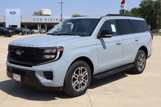 new 2025 Ford Expedition car, priced at $75,705