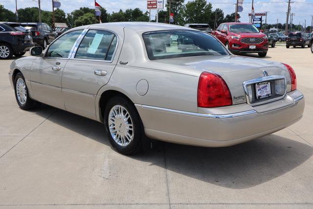 used 2010 Lincoln Town Car car, priced at $13,990