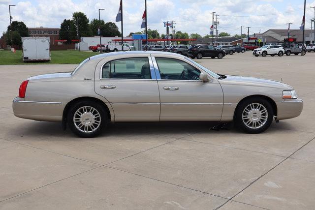 used 2010 Lincoln Town Car car, priced at $13,990
