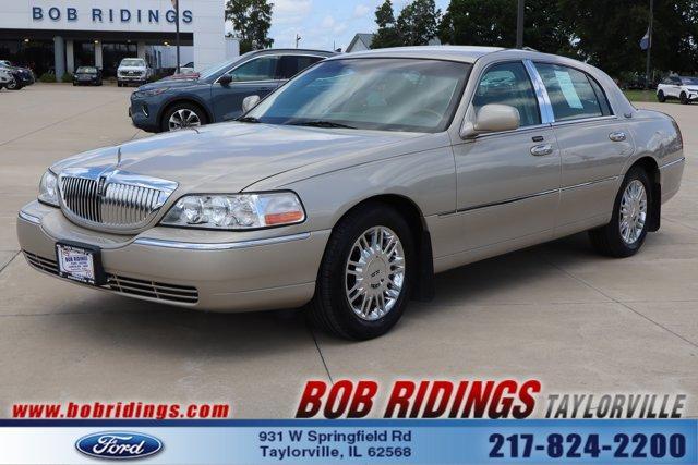 used 2010 Lincoln Town Car car, priced at $13,990