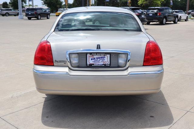 used 2010 Lincoln Town Car car, priced at $13,990