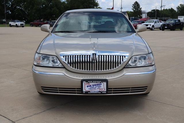 used 2010 Lincoln Town Car car, priced at $13,990