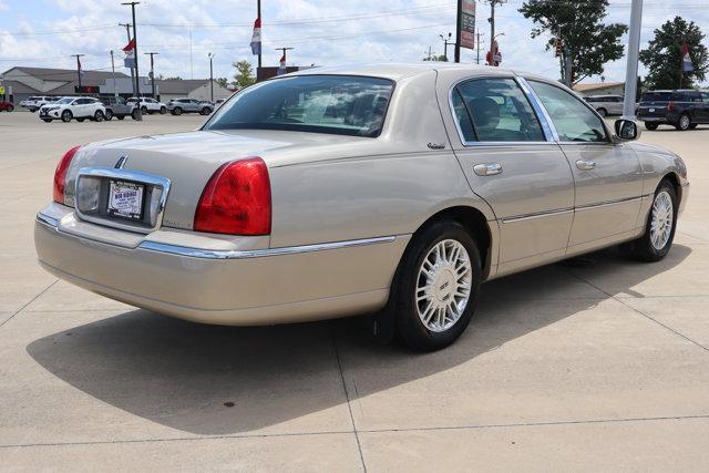 used 2010 Lincoln Town Car car, priced at $13,990