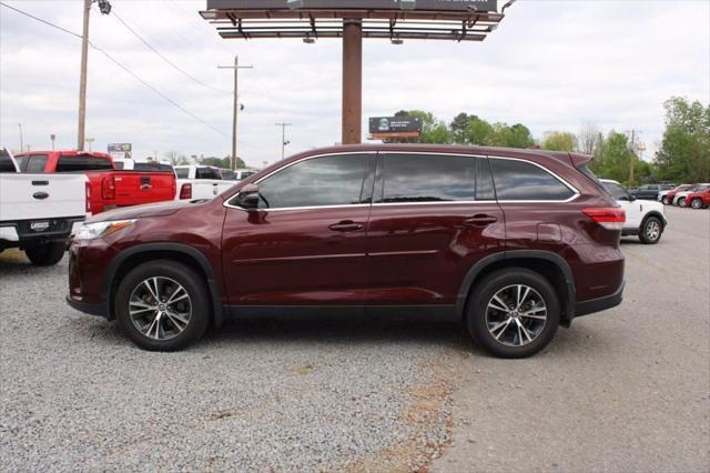 used 2019 Toyota Highlander car, priced at $23,555