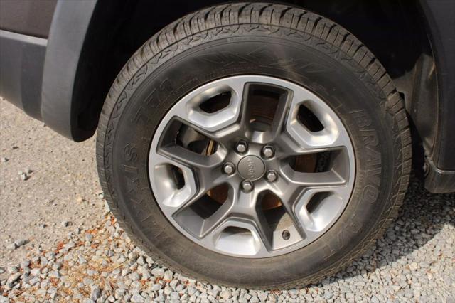 used 2019 Jeep Cherokee car, priced at $15,999