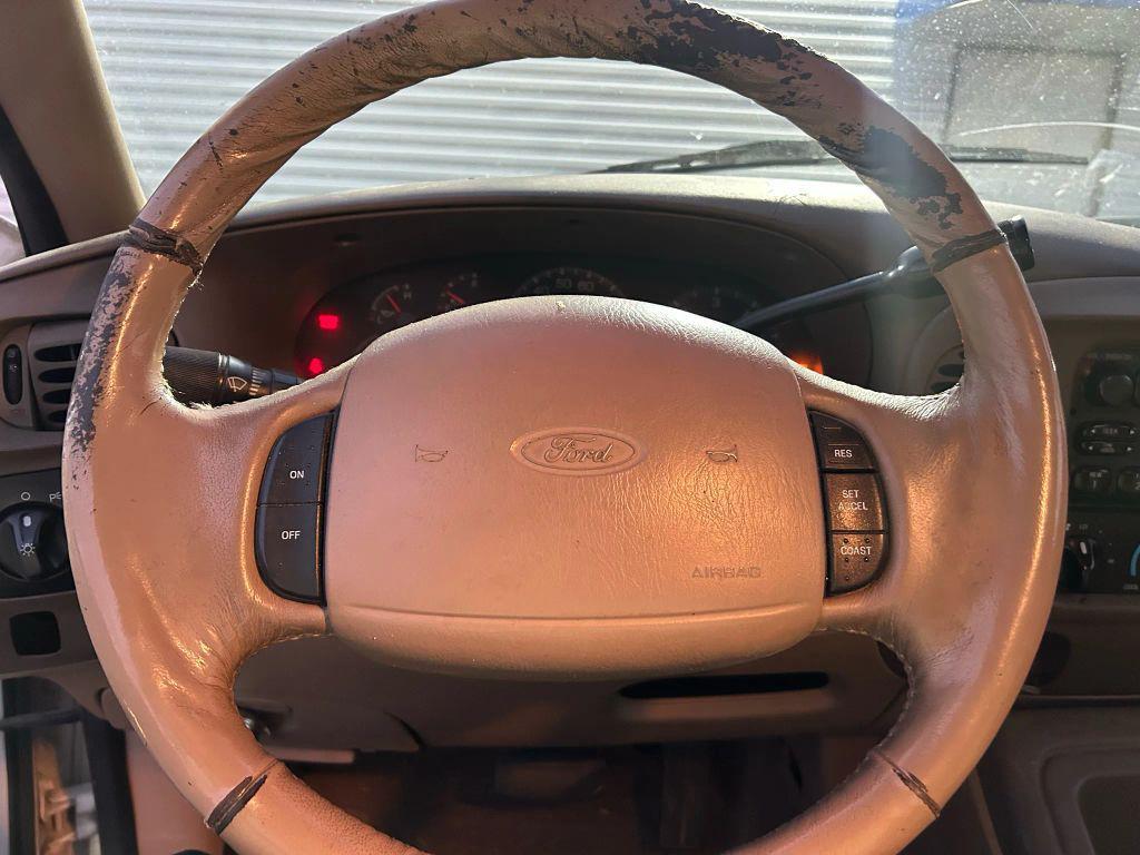 used 1998 Ford Expedition car, priced at $3,900