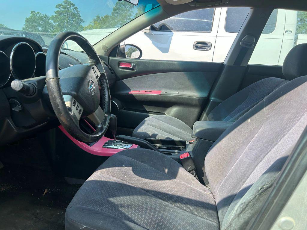 used 2006 Nissan Altima car, priced at $2,500