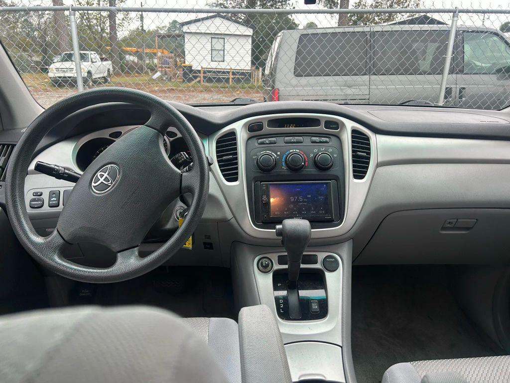used 2007 Toyota Highlander car, priced at $5,500