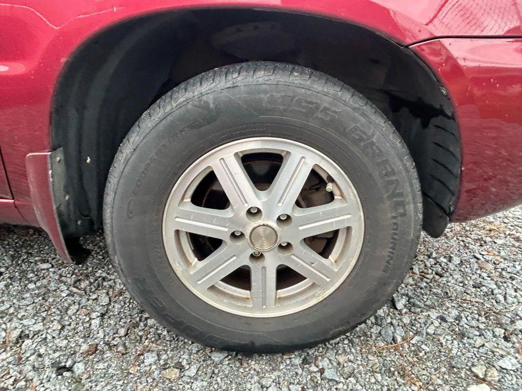 used 2007 Toyota Highlander car, priced at $5,500