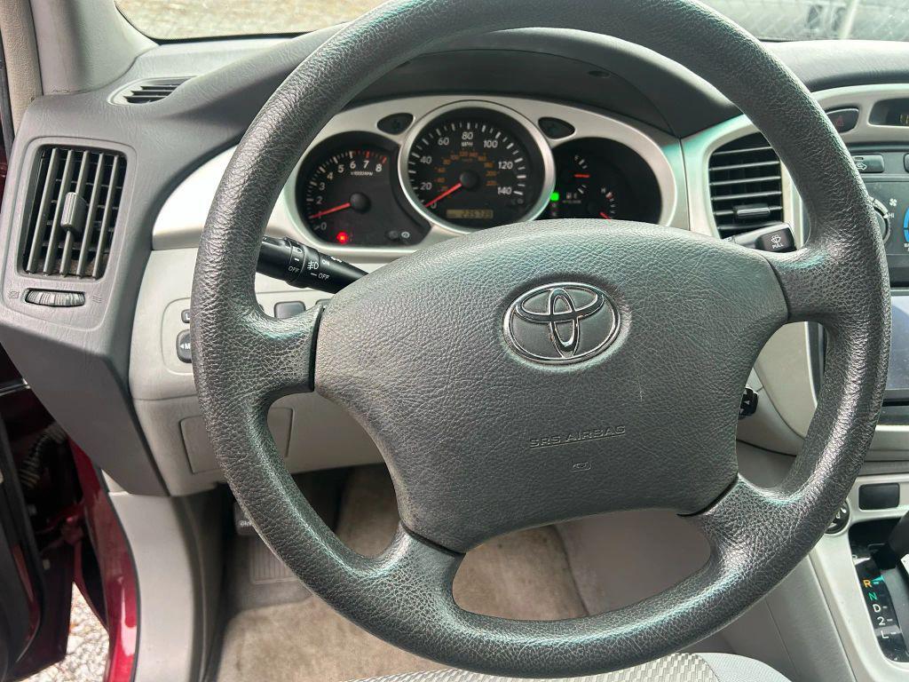 used 2007 Toyota Highlander car, priced at $5,500