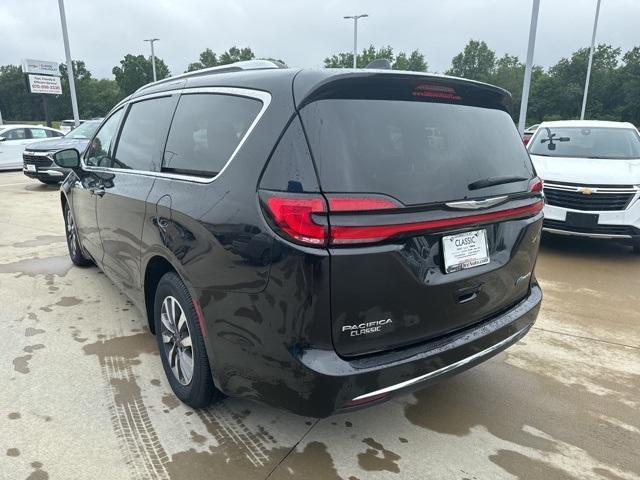 used 2021 Chrysler Pacifica Hybrid car, priced at $23,988
