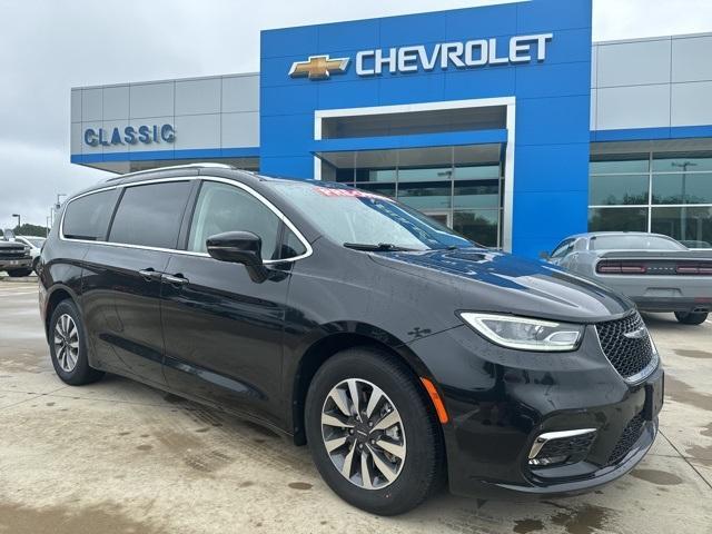 used 2021 Chrysler Pacifica Hybrid car, priced at $24,799