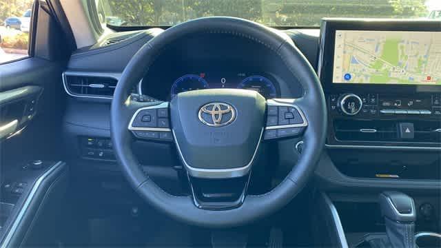 used 2023 Toyota Highlander car, priced at $43,922