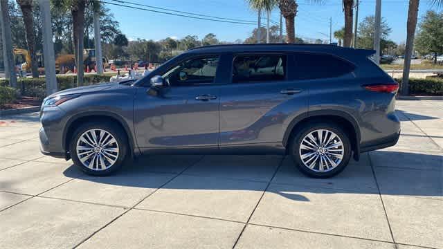 used 2023 Toyota Highlander car, priced at $43,922