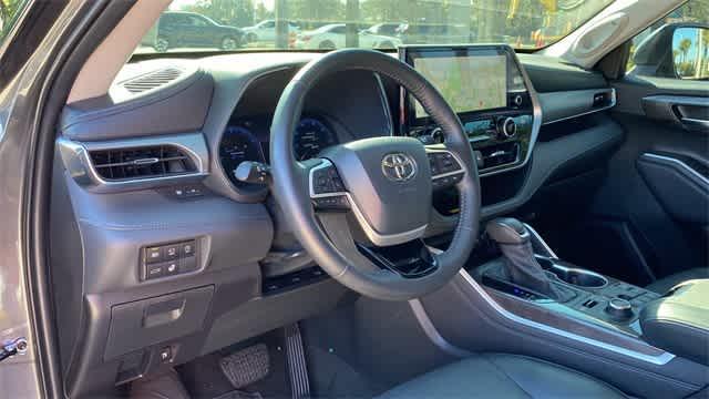 used 2023 Toyota Highlander car, priced at $43,922