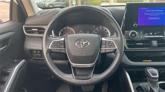 used 2023 Toyota Highlander car, priced at $35,999